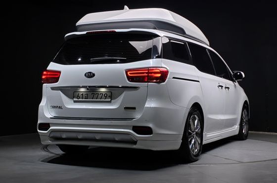 Kia Carnival 7-Seater Hi-Limousine VIP — пробег 133 063 км — фото 2 из 5