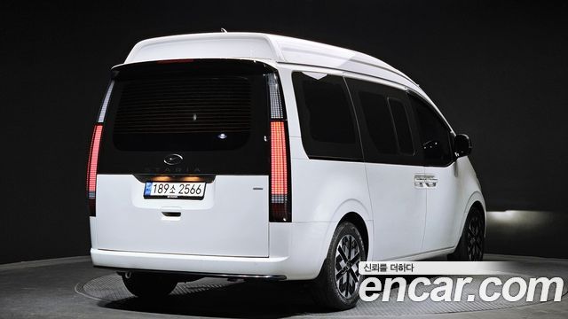 Hyundai Staria 4WD Lounge 7-Seater Limousine — пробег 25 013 км — фото 2 из 5