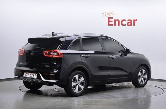 Kia Niro Prestige — пробег 159 312 км — фото 2 из 5