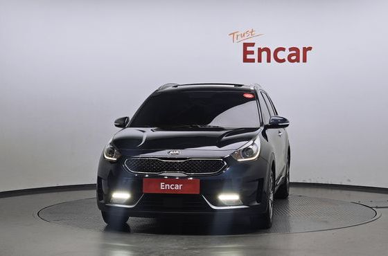 Kia Niro Prestige — пробег 159 312 км — фото 3 из 5