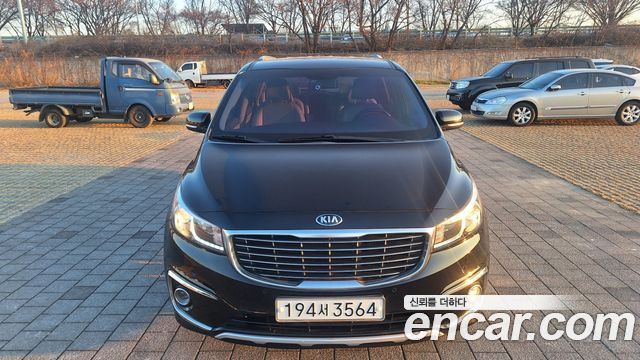 Kia Carnival 9-seater Luxury — пробег 239 924 км — фото 2 из 5