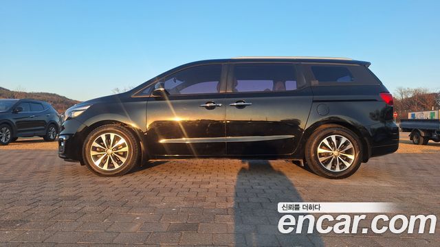 Kia Carnival 9-seater Luxury — пробег 239 924 км — фото 5 из 5