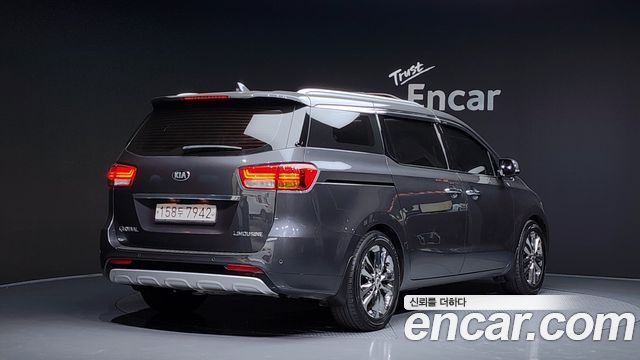 Kia Carnival Gasoline 7-seater Limousine President — пробег 130 127 км — фото 2 из 5