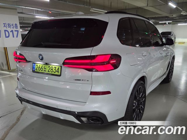 BMW X5 xDrive 50e M Sport — пробег 1 300 км — фото 3 из 5