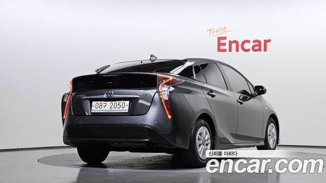 Toyota Prius 1.8 E — пробег 127 858 км — фото 2 из 5