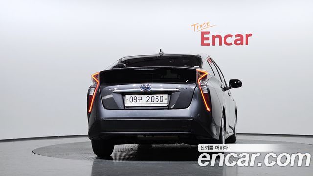 Toyota Prius 1.8 E — пробег 127 858 км — фото 4 из 5
