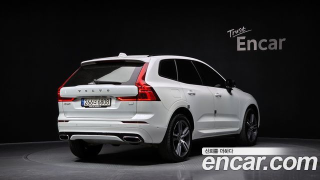 Volvo XC60 T8 R-Design — пробег 56 860 км — фото 2 из 5