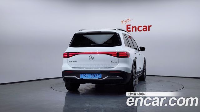 Mercedes-Benz EQB EQB300 4MATIC AMG Line — пробег 29 944 км — фото 4 из 5