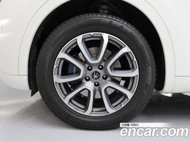 Maserati Levante из Кореи Encar