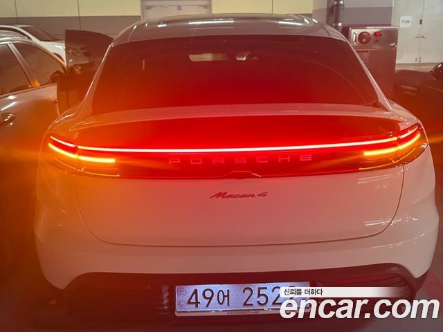 Porsche Macan Base 4 — пробег 890 км — фото 1 из 5