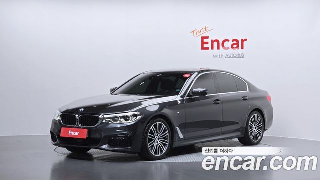BMW 5-Series 530i M Sport Package Plus — пробег 64 122 км — фото 1 из 5