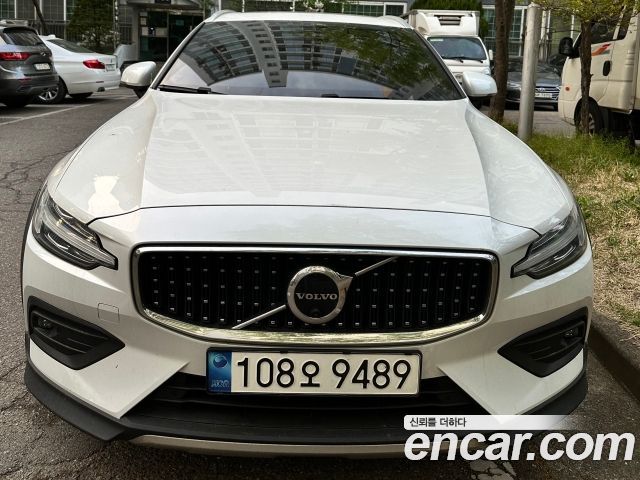 Volvo V60 B5 Ultimate AWD — пробег 58 877 км — фото 1 из 5