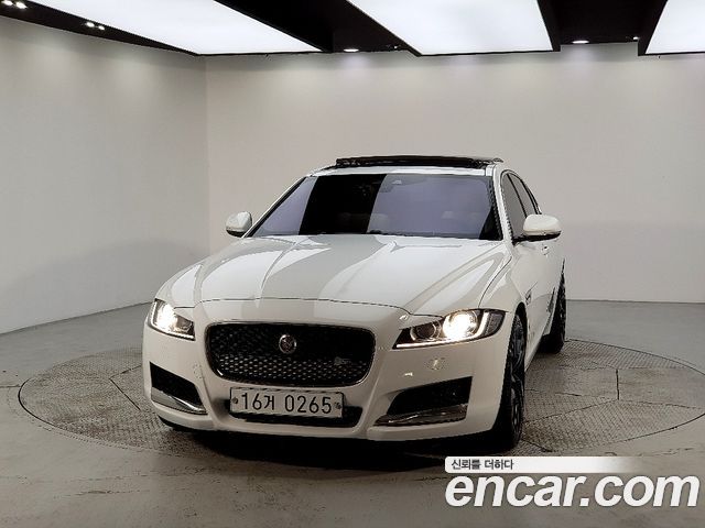 Jaguar XF 20d Prestige — пробег 164 000 км — фото 2 из 5