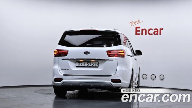 Kia Carnival из Кореи Encar