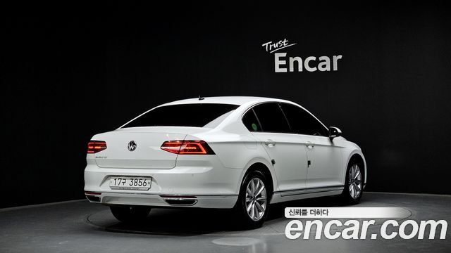 Volkswagen Passat 2.0 TDI — пробег 15 607 км — фото 2 из 5