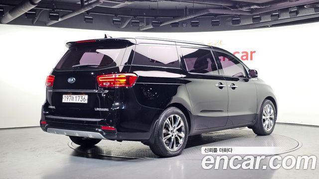Kia Carnival Gasoline 7-Seater Limousine VIP — пробег 37 375 км — фото 2 из 5