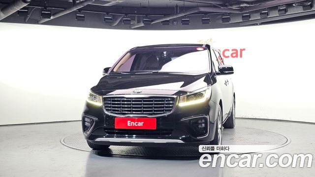 Kia Carnival Gasoline 7-Seater Limousine VIP — пробег 37 375 км — фото 3 из 5