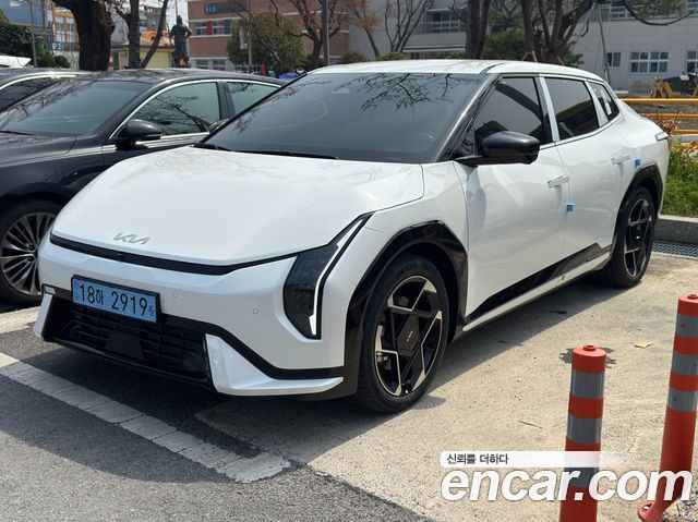 Kia EV4 Long Range 2WD GT LIne — пробег 826 км — фото 2 из 5