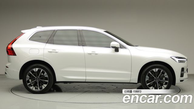 Volvo XC60 T8 Ultra Bright — пробег 4 669 км — фото 2 из 5