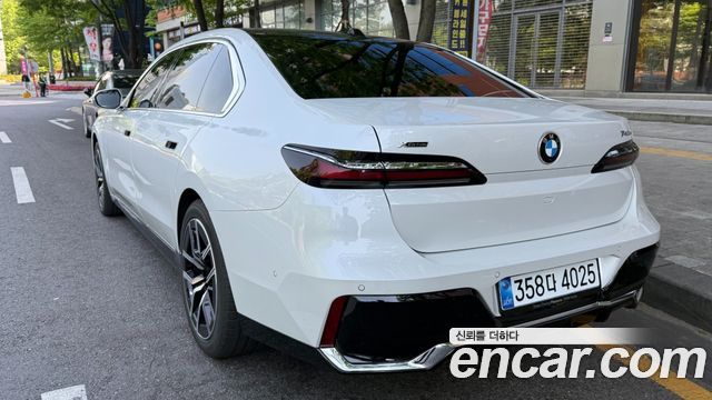 BMW 7-Series 740d xDrive M Sport — пробег 700 км — фото 4 из 5