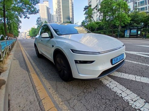 Tesla Model Y Premium RWD — пробег 834 км — фото 3 из 5