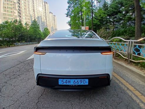 Tesla Model Y Premium RWD — пробег 834 км — фото 4 из 5