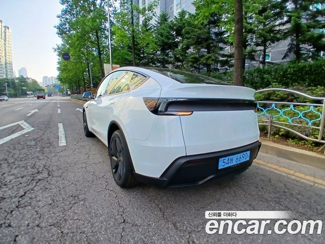 Tesla Model Y Premium RWD — пробег 834 км — фото 5 из 5