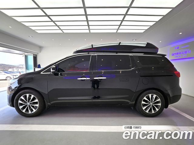 Kia Carnival 11-seater Hi-Limousine Prestige — пробег 117 000 км — фото 4 из 5