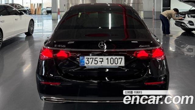 Mercedes-Benz E-Class E450 4MATIC Exclusive — пробег 3 900 км — фото 4 из 5