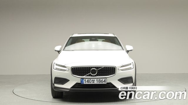 Volvo V60 B5 Ultra AWD — пробег 7 322 км — фото 2 из 5