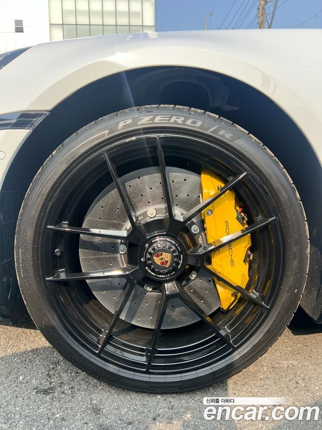 Porsche 911 Carrera GTS Cabriolet — пробег 2 000 км — фото 5 из 5