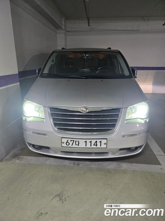 Chrysler Grand Voyager 3.8 — пробег 56 150 км — фото 3 из 5