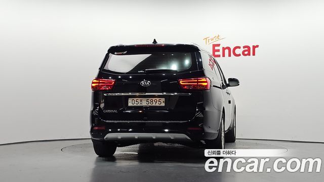 Kia Carnival из Кореи Encar
