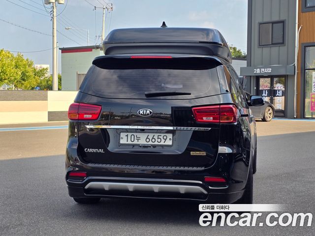 Kia Carnival 7-Seater Hi-Limousine President — пробег 194 000 км — фото 2 из 5
