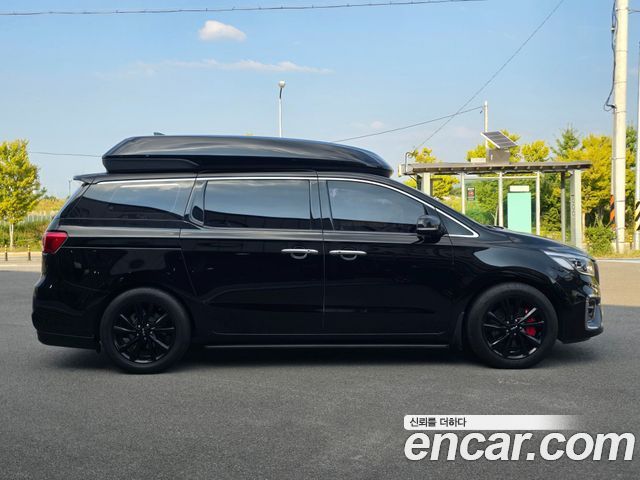 Kia Carnival 7-Seater Hi-Limousine President — пробег 194 000 км — фото 4 из 5