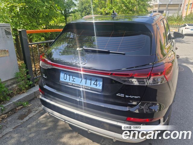 Audi Q4 e-tron 45 Premium — пробег 9 800 км — фото 4 из 5