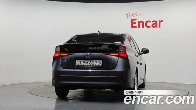 Toyota Prius 1.8 E — пробег 89 660 км — фото 4 из 5
