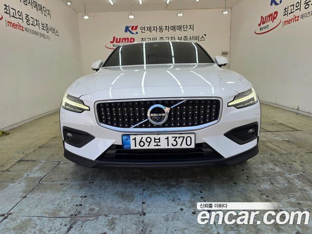 Volvo V60 B5 Pro AWD — пробег 73 343 км — фото 2 из 5