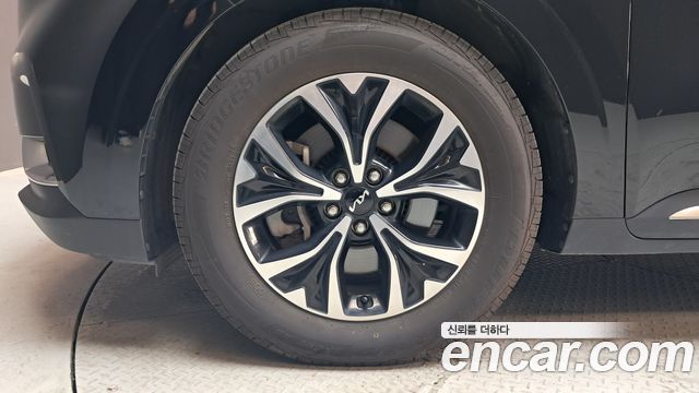 Kia Carnival 9-Seater Signature — пробег 104 667 км — фото 5 из 5