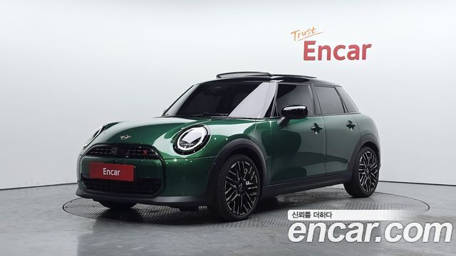 Mini Cooper 5 Door Favoured — пробег 25 285 км — фото 1 из 5