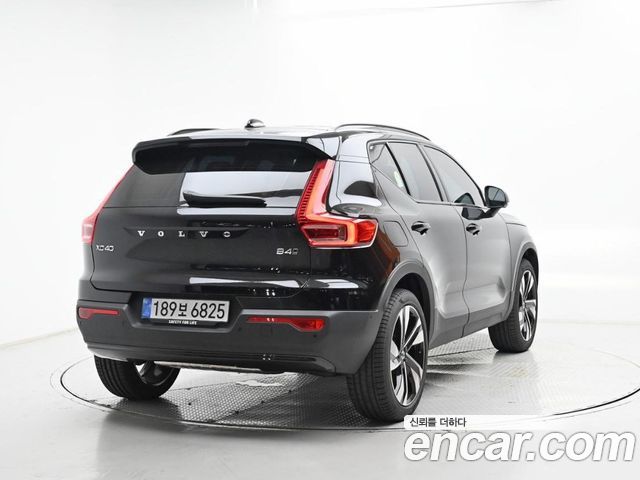 Volvo XC40 B4 Ultra Bright — пробег 271 км — фото 2 из 5