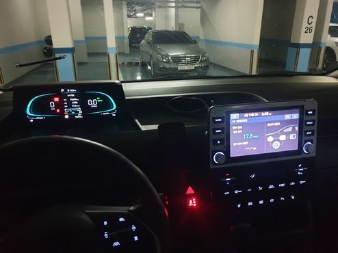 Hyundai Staria HEV 1.6 Tourer 9-Seater Modern — пробег 80 000 км — фото 4 из 5