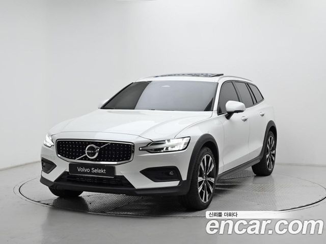 Volvo V60 B5 Ultra AWD — пробег 5 580 км — фото 1 из 5