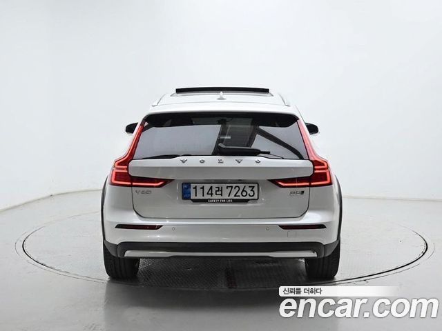 Volvo V60 B5 Ultra AWD — пробег 5 580 км — фото 4 из 5