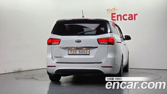 Kia Carnival из Кореи Encar