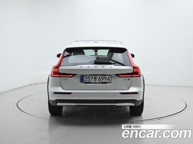 Volvo V60 B5 Ultra AWD — пробег 1 175 км — фото 4 из 5