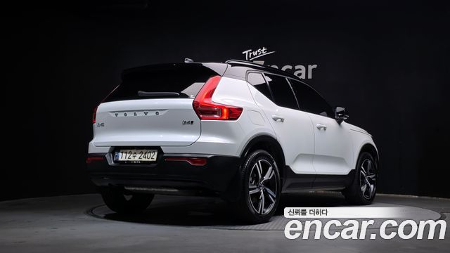 Volvo XC40 B4 R-Design — пробег 47 707 км — фото 2 из 5