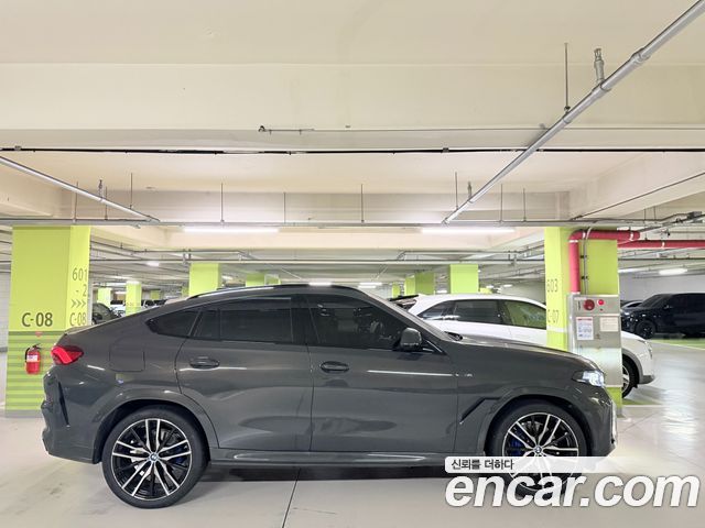 BMW X6 xDrive40i M Sport Pro Best Seller Edition — пробег 5 000 км — фото 3 из 5