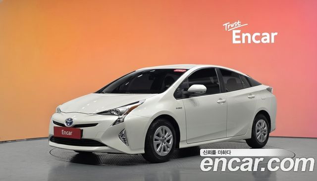 Toyota Prius 1.8 E — пробег 124 529 км — фото 1 из 5