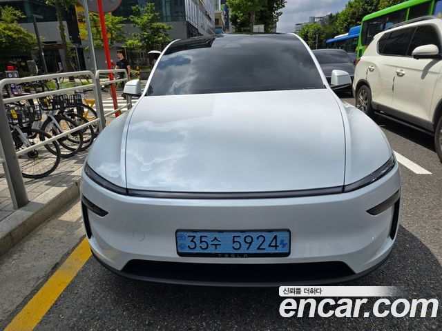 Tesla Model Y Premium RWD — пробег 920 км — фото 1 из 5